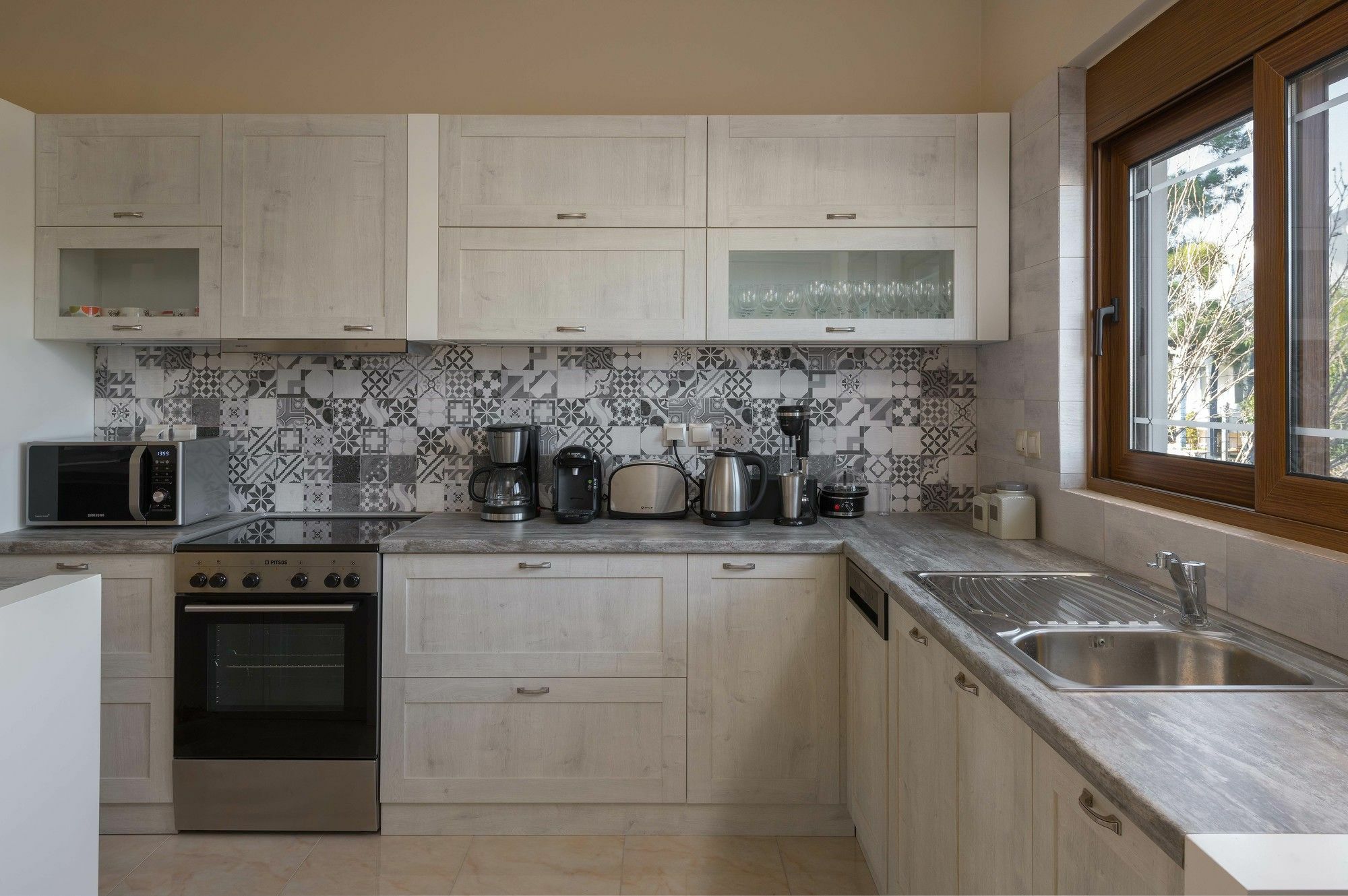 Evelyn Villa Archangelos  Luaran gambar